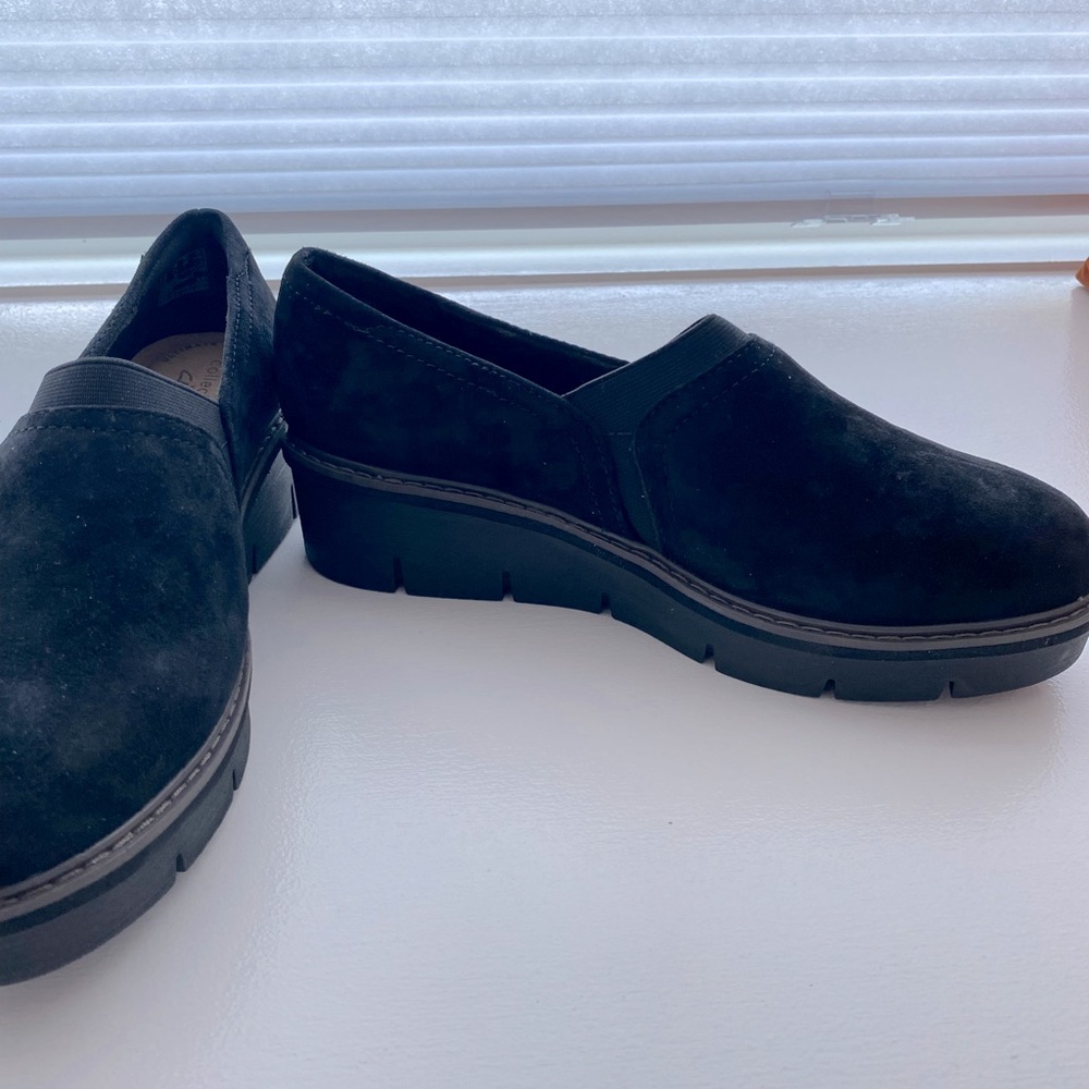 Clarks Women’s Black Suede shoes, size 7.5